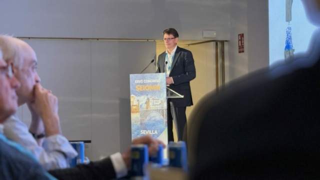 El profesor George Duda, en el XXVII Congreso de la SEIOMM en Sevilla